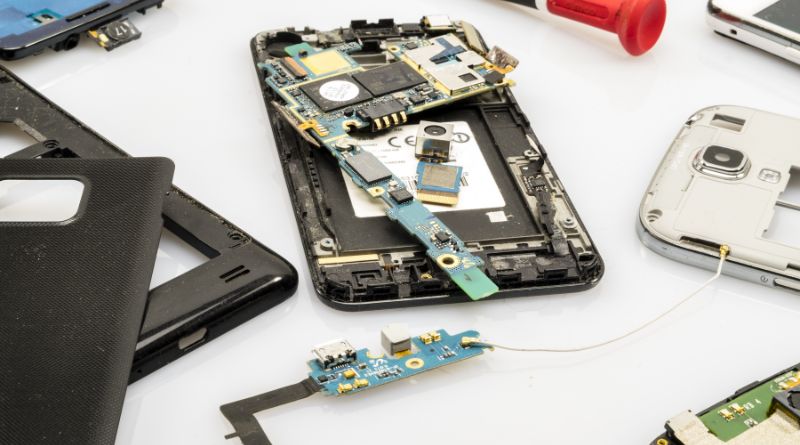 Why should you keep a mobile repair contact handy